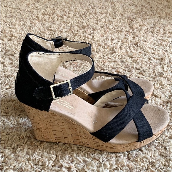 EUC Toms black canvas cork heel sandals size 7.5 - Picture 4 of 6